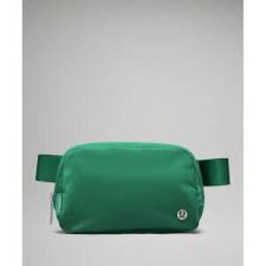 NWOT Lululemon Everywhere Belt Bag Emerald Ice Green 1L